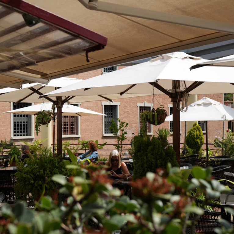 modular-restaurant-tensile-structures-main